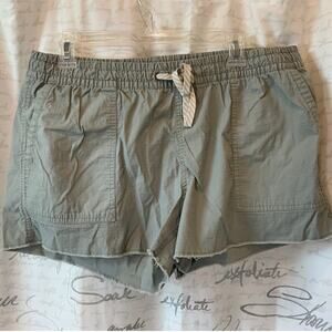 Vuori Army Green Organic Cotton Shorts Womens Size L Raw Hem Gorpcore